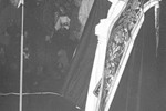 Nadbiskup koadjutor dr. Franjo Šeper oprašta se od svoga predšasnika na sprovodnim svečanostima u katedrali 13. veljače.